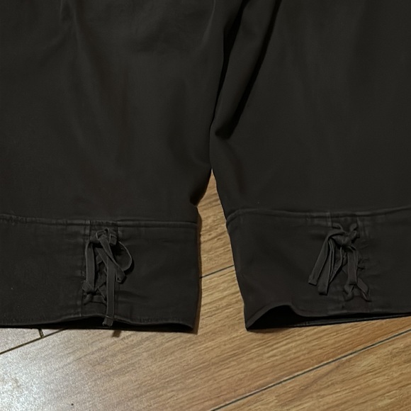 Ann Taylor Loft Petites Capris - Picture 6 of 6